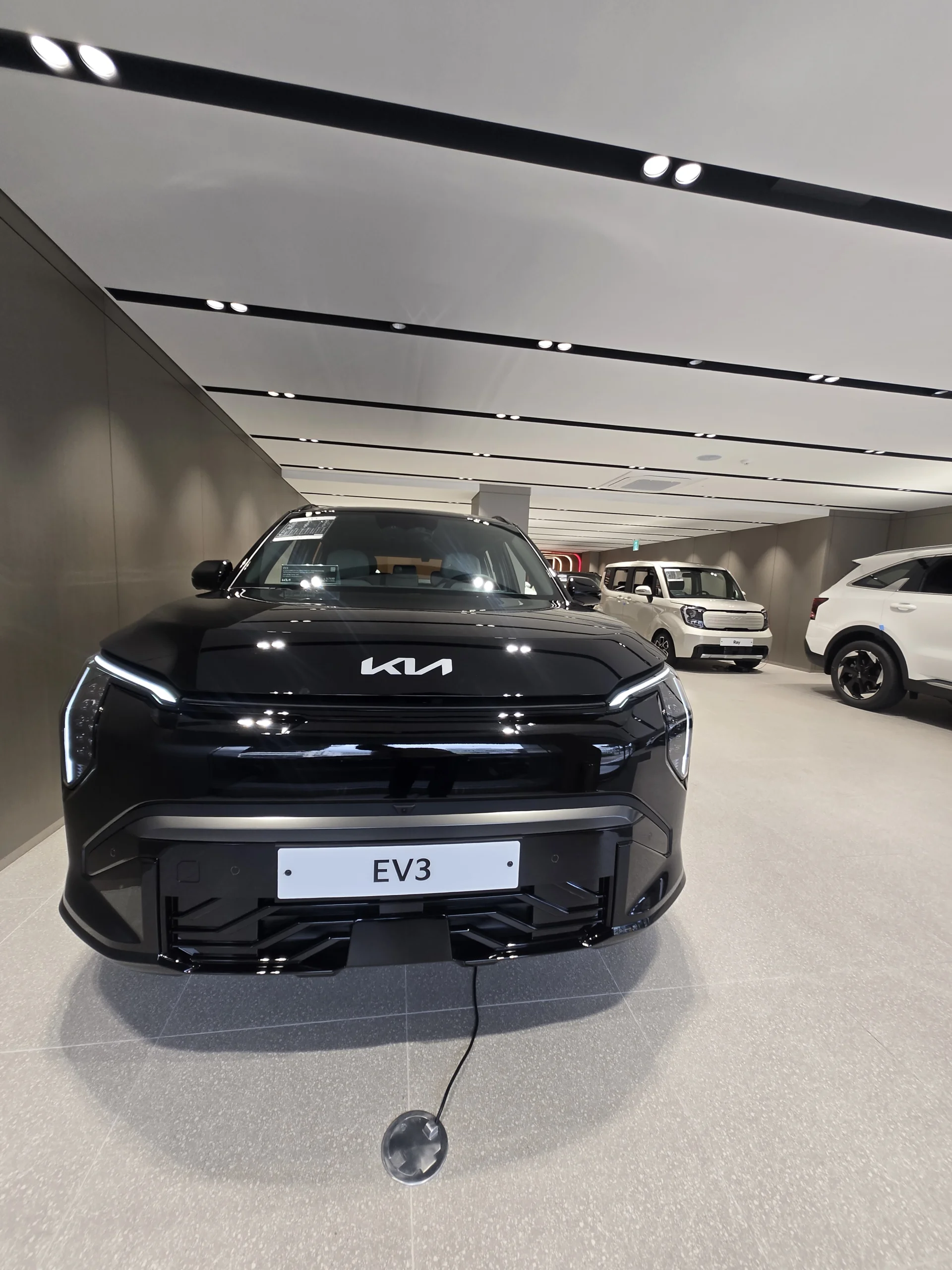 기아 Ev3 전시장 촬영 사진